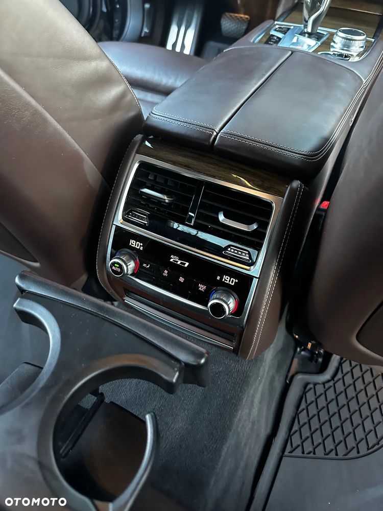 BMW Seria 7 740d xDrive - 12