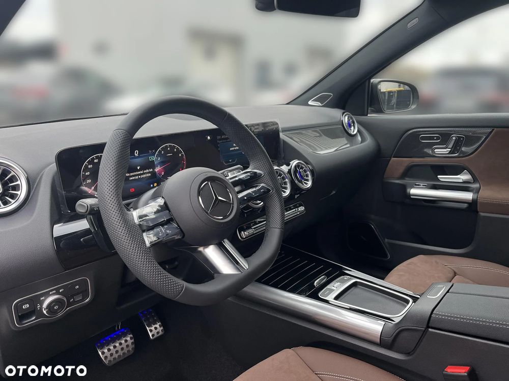 Mercedes-Benz GLA - 10