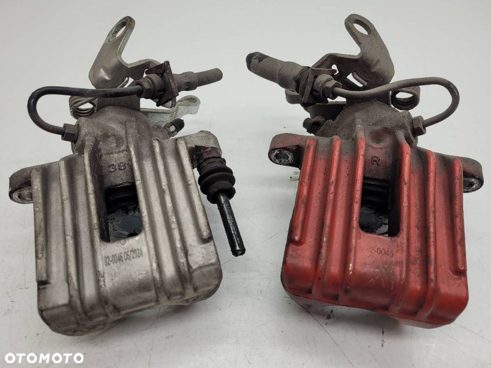 ZACISK HAMULCOWY TYŁ TYLNY LEWY PRAWY KOMPLET SEAT LEON II 1.6 B - 1