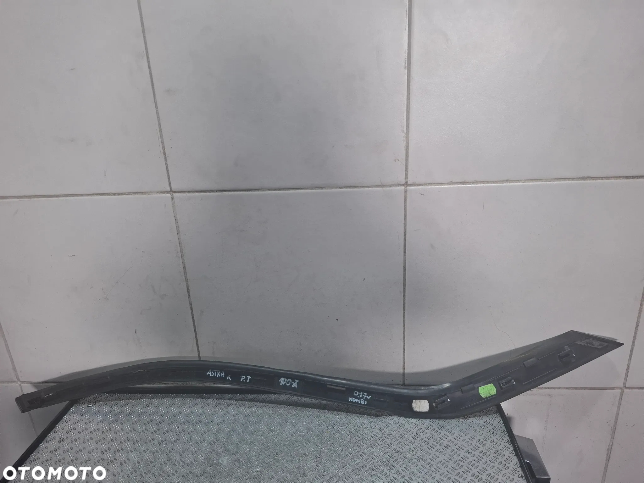 Listwa zewnętrzna Opel Astra K Prawy tył  kombi 2017 rok chrom - 2