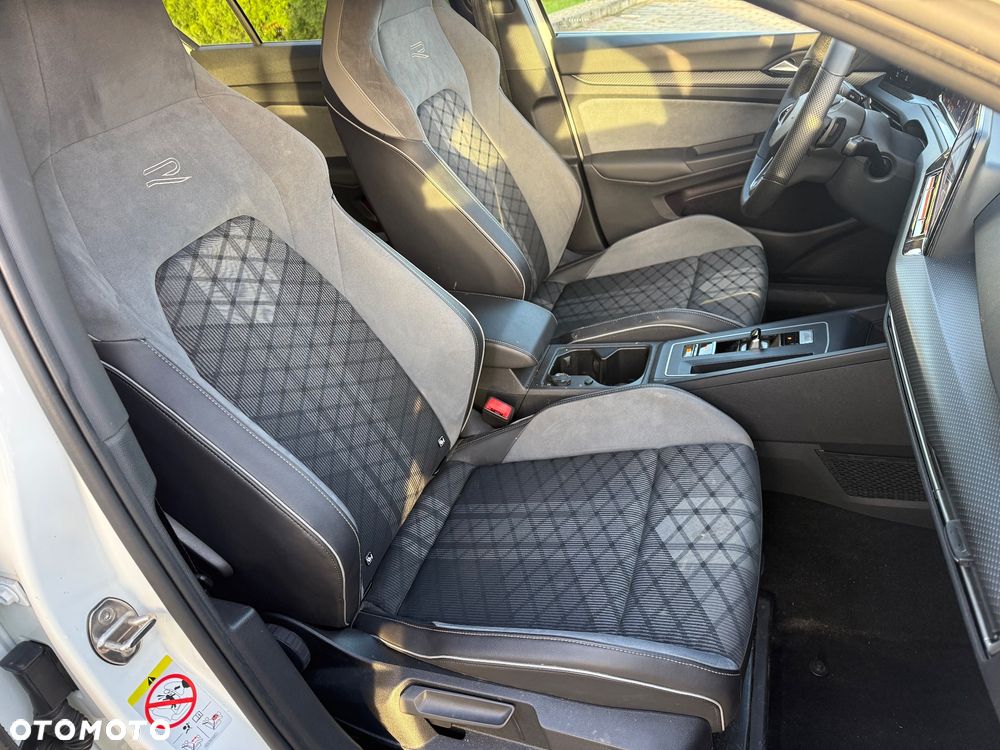 Volkswagen Golf 1.5 eTSI OPF DSG R-Line - 11