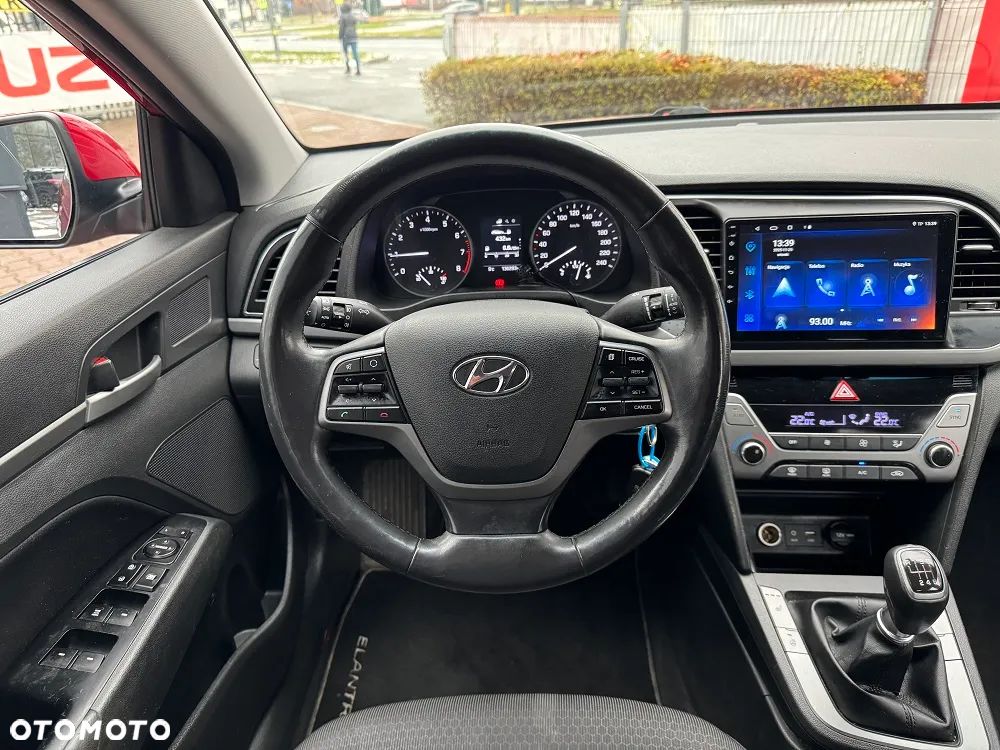 Hyundai Elantra 1.6 Comfort - 11