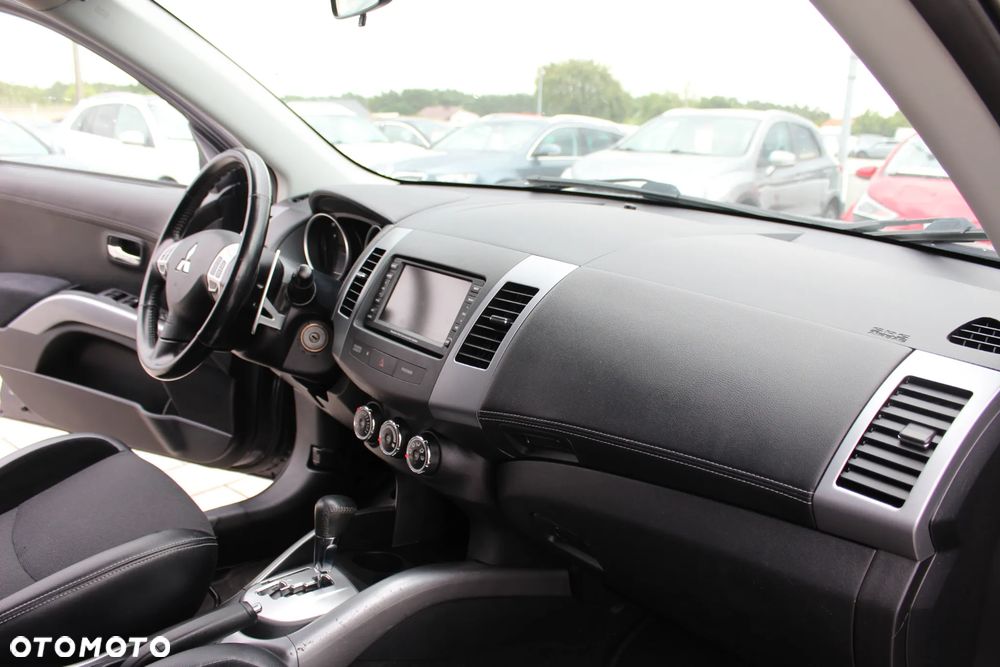 Mitsubishi Outlander 2.0 2WD CVT Invite - 25