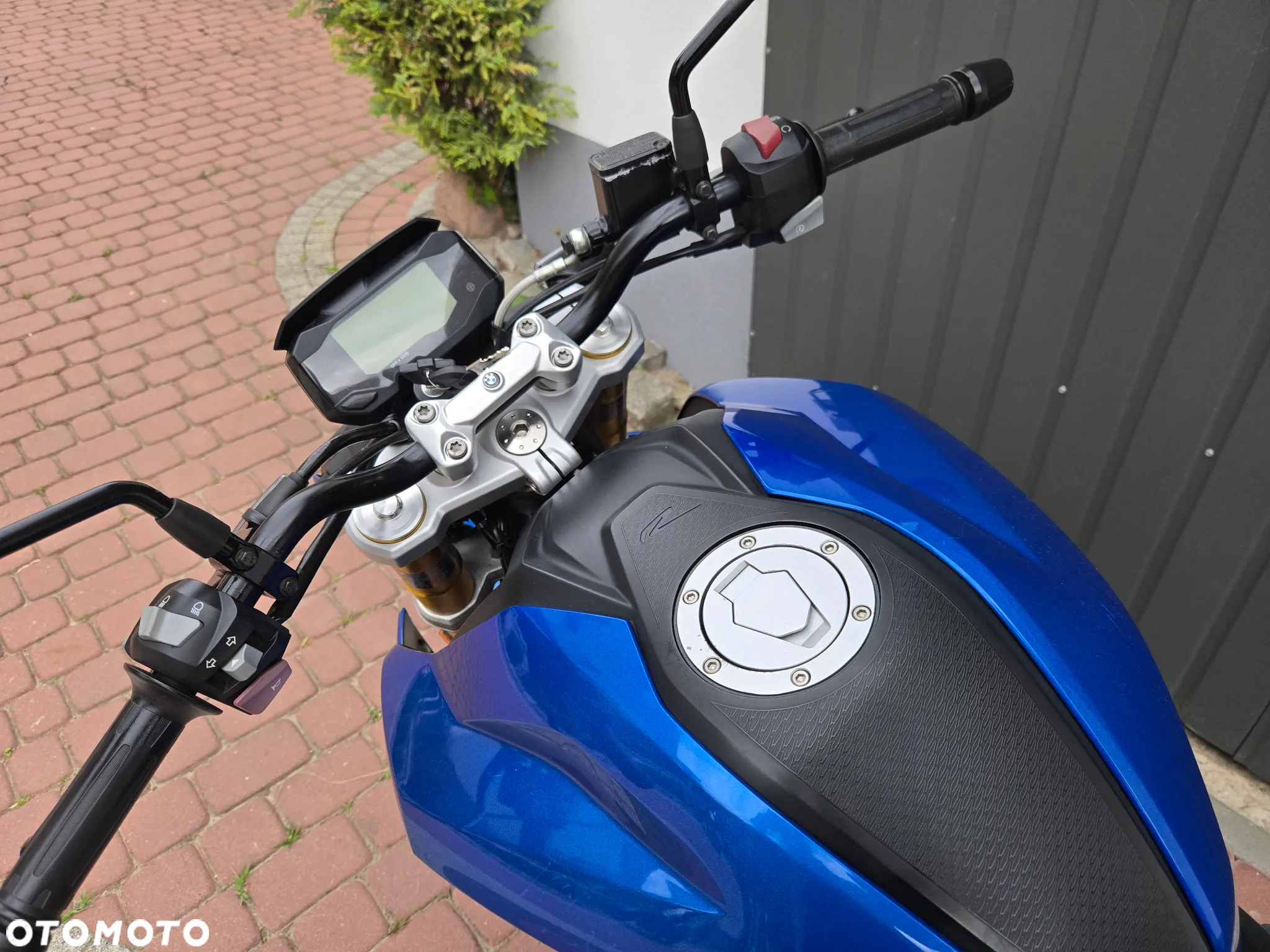 BMW G - 16
