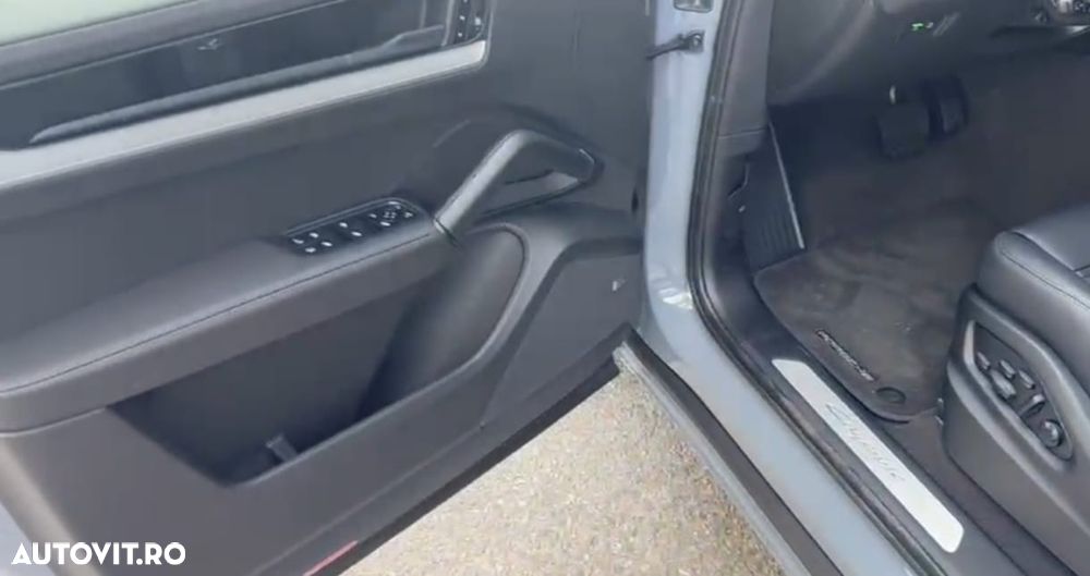 Porsche Cayenne Coupe E-Hybrid - 5