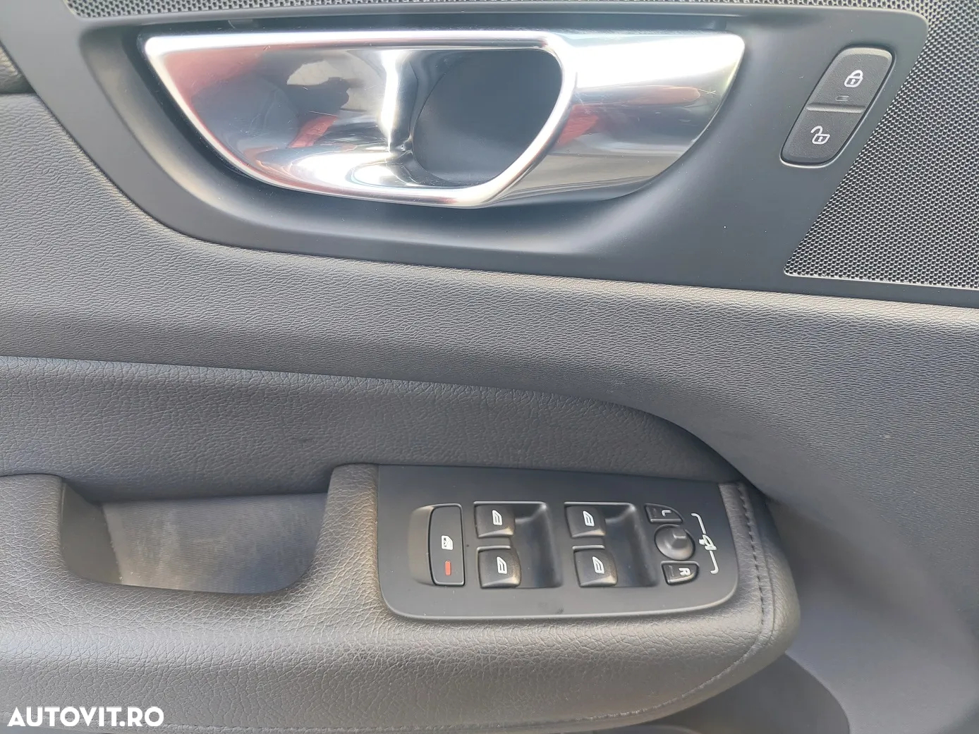Volvo XC 60 B4 MHEV AWD Momentum Pro - 13