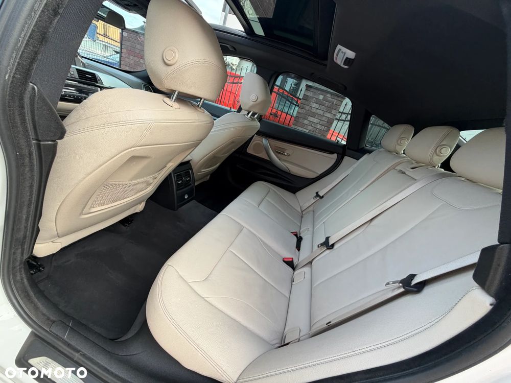 BMW 3GT 330i xDrive M Sport - 31