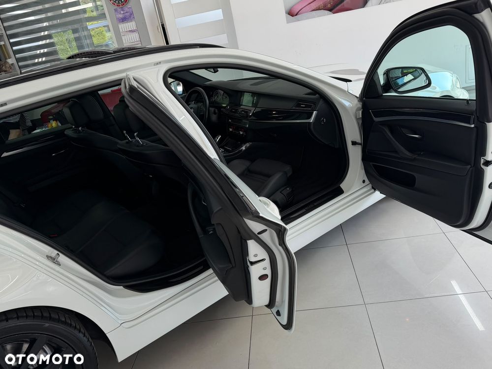 BMW Seria 5 525d xDrive - 8
