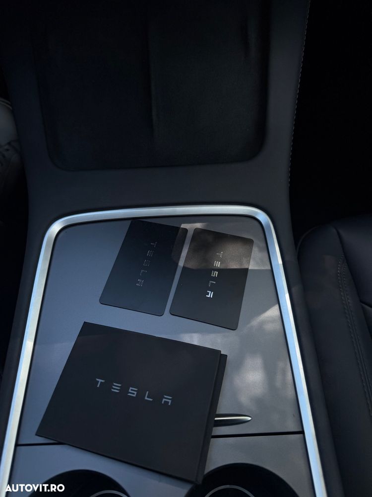 Tesla Model Y Long Range Dual Motor AWD - 29