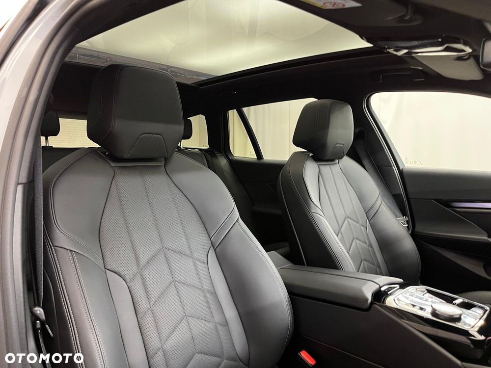 BMW Seria 5 520d xDrive mHEV M Sport - 38