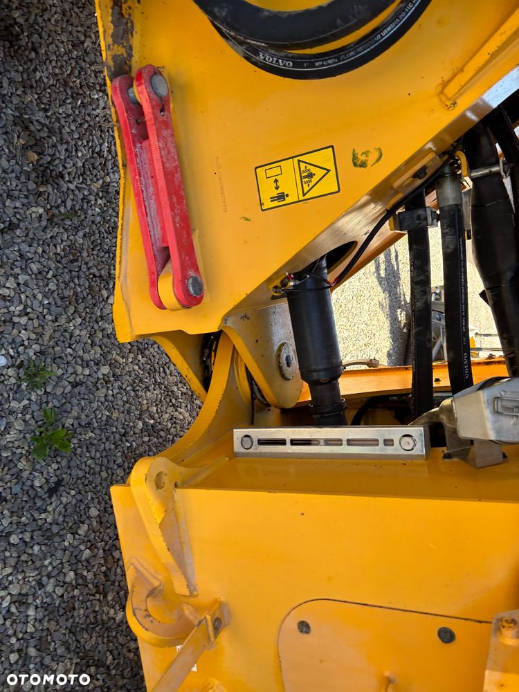 Volvo VOLVO L150G rok 2011,waga 26ton, łyżka 4,5m3 opony MICHELIN 70%, bdb - 11