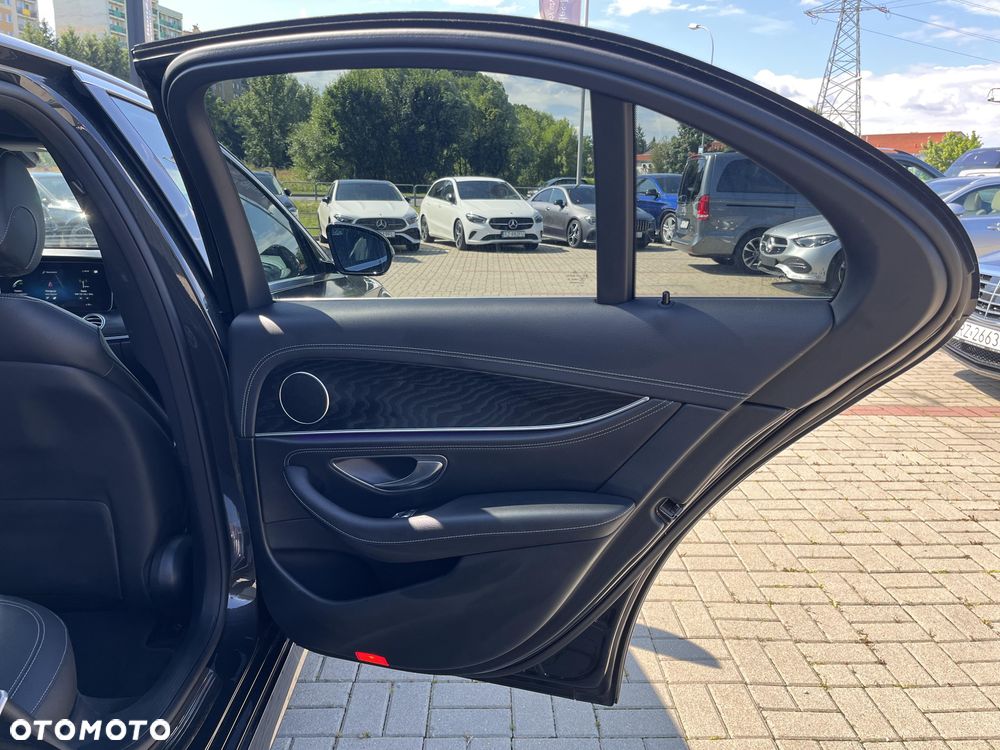 Mercedes-Benz Klasa E 220 d 4-Matic AMG - 17