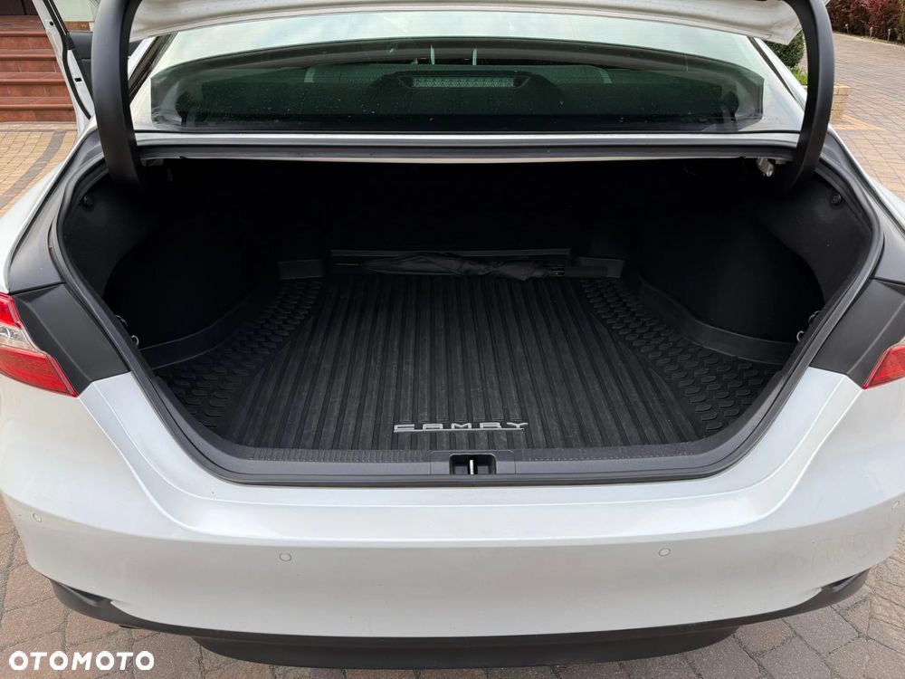Toyota Camry 2.5 Hybrid Executive CVT - 6