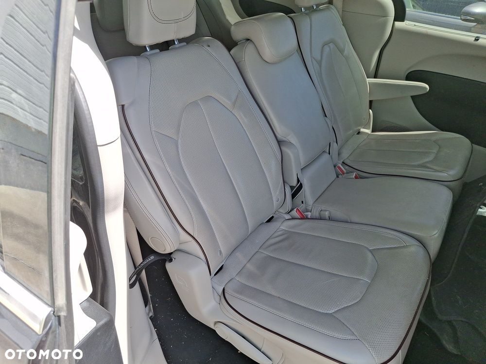 Chrysler Pacifica - 10