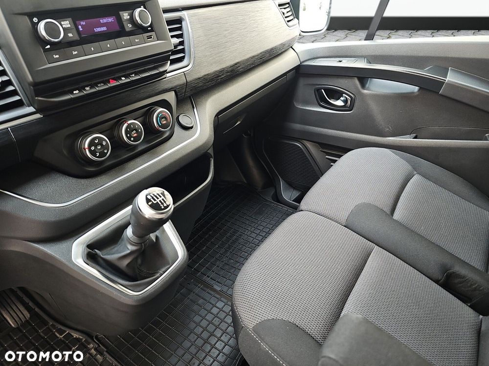 Renault Trafic - 21