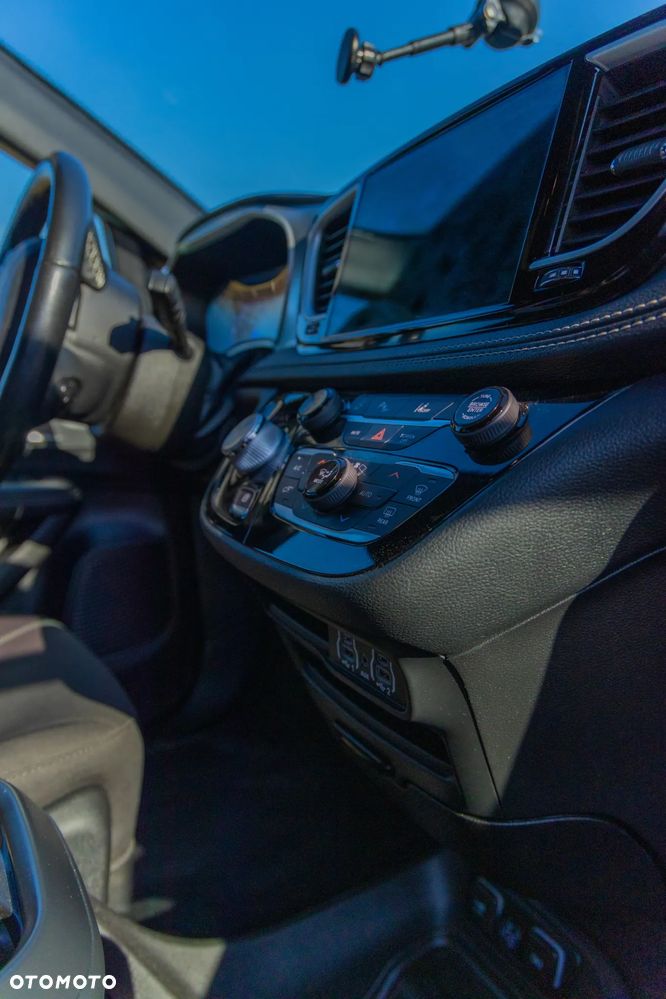 Chrysler Pacifica - 21