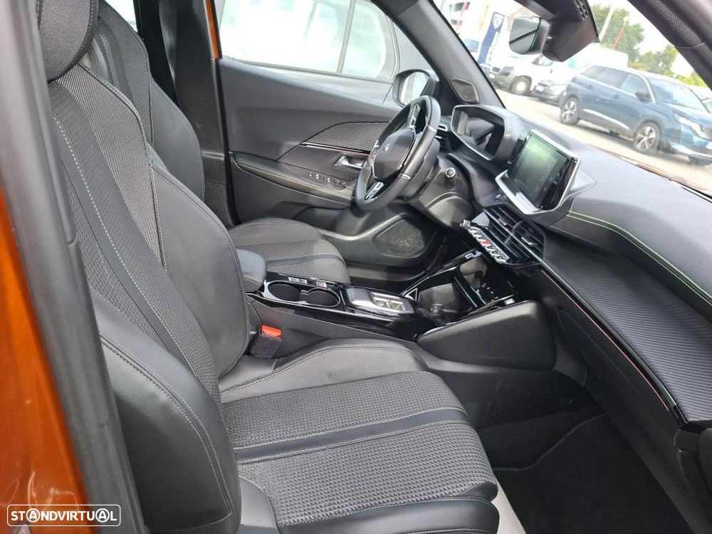 Peugeot e-2008 50 kWh GT - 10