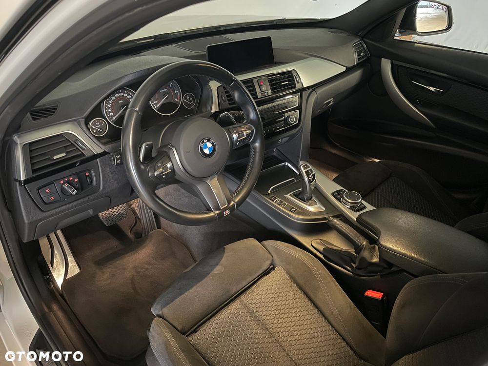 BMW Seria 3 320d xDrive M Sport - 10