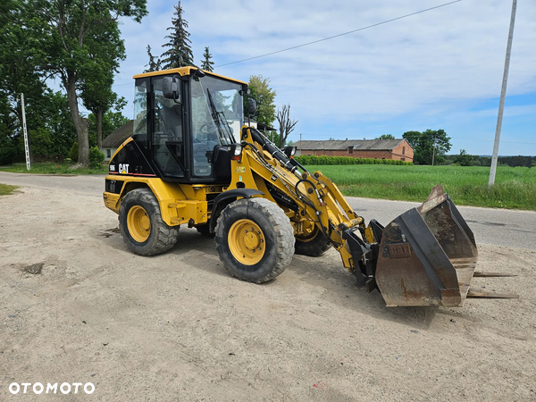 Caterpillar 906 ładowarka