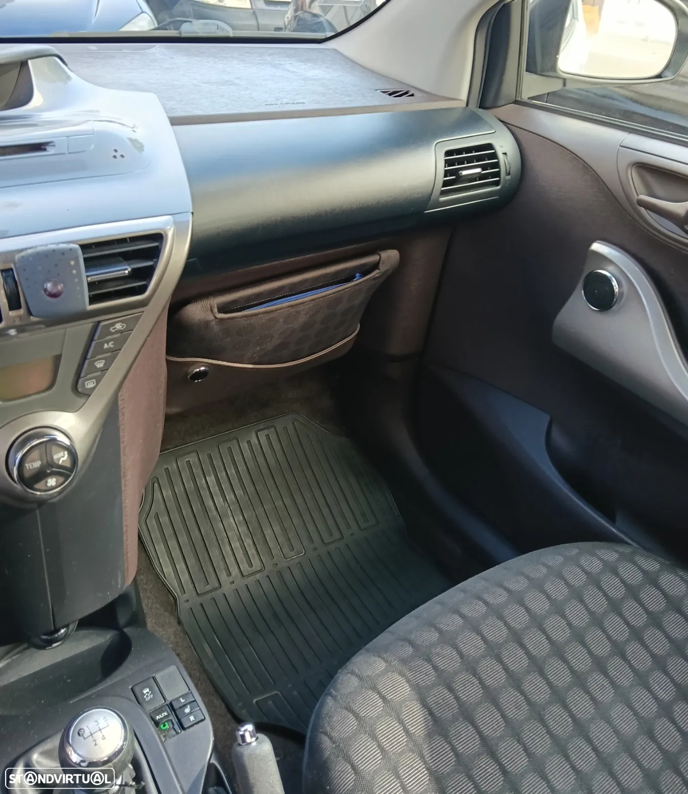 Toyota iQ 1.0 VVT-i - 11