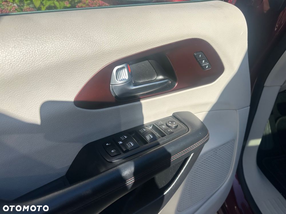 Chrysler Pacifica - 22