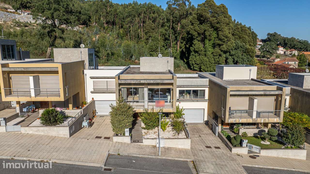 Moradia V4 com Garagem para 2 Viaturas em Paredes - Grande imagem: 2/29