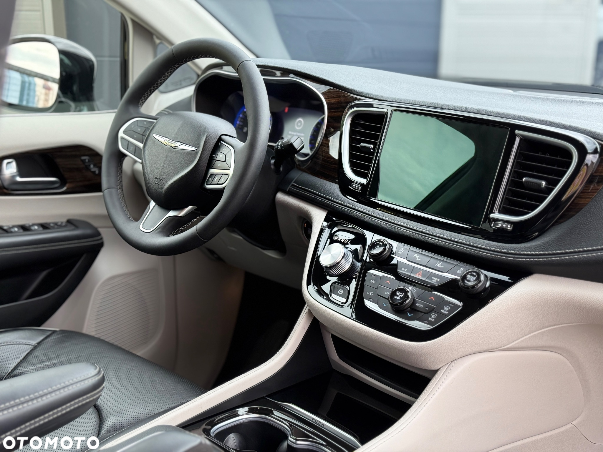 Chrysler Pacifica - 15