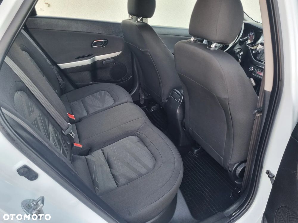 Kia Ceed 1.6 CRDi 128 SW Vision - 12