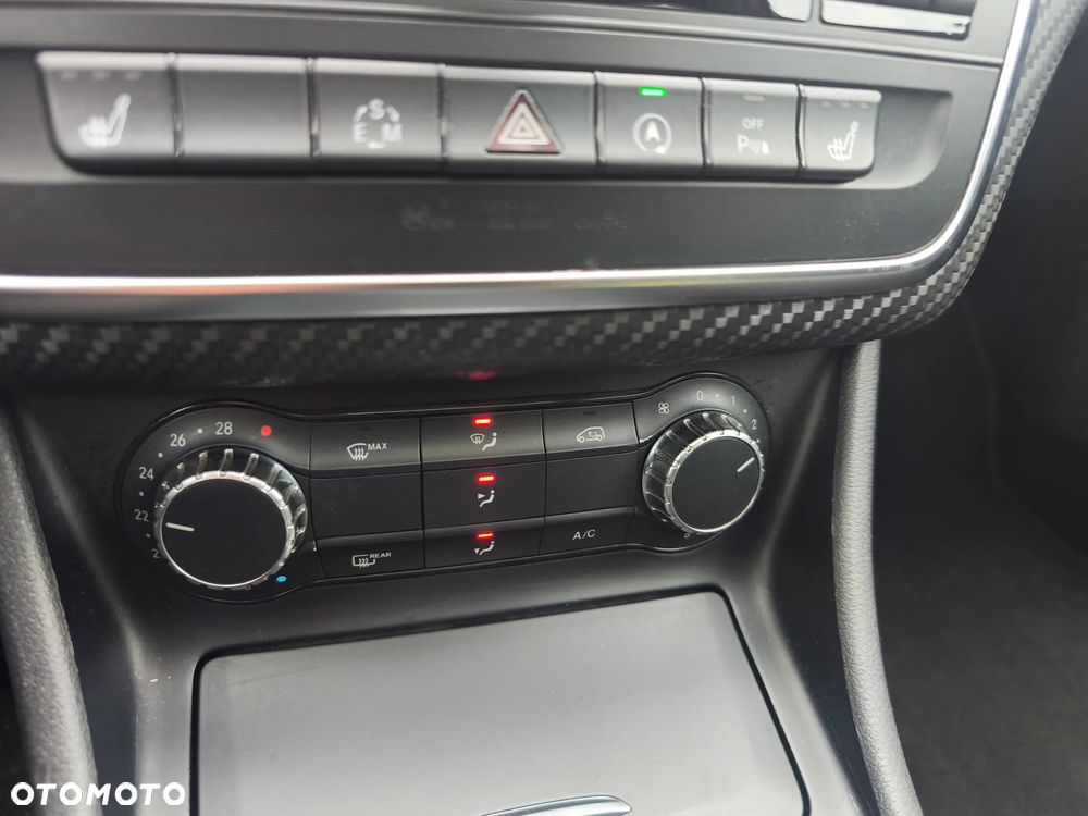 Mercedes-Benz Klasa A 180 (BlueEFFICIENCY) 7G-DCT AMG Sport - 40