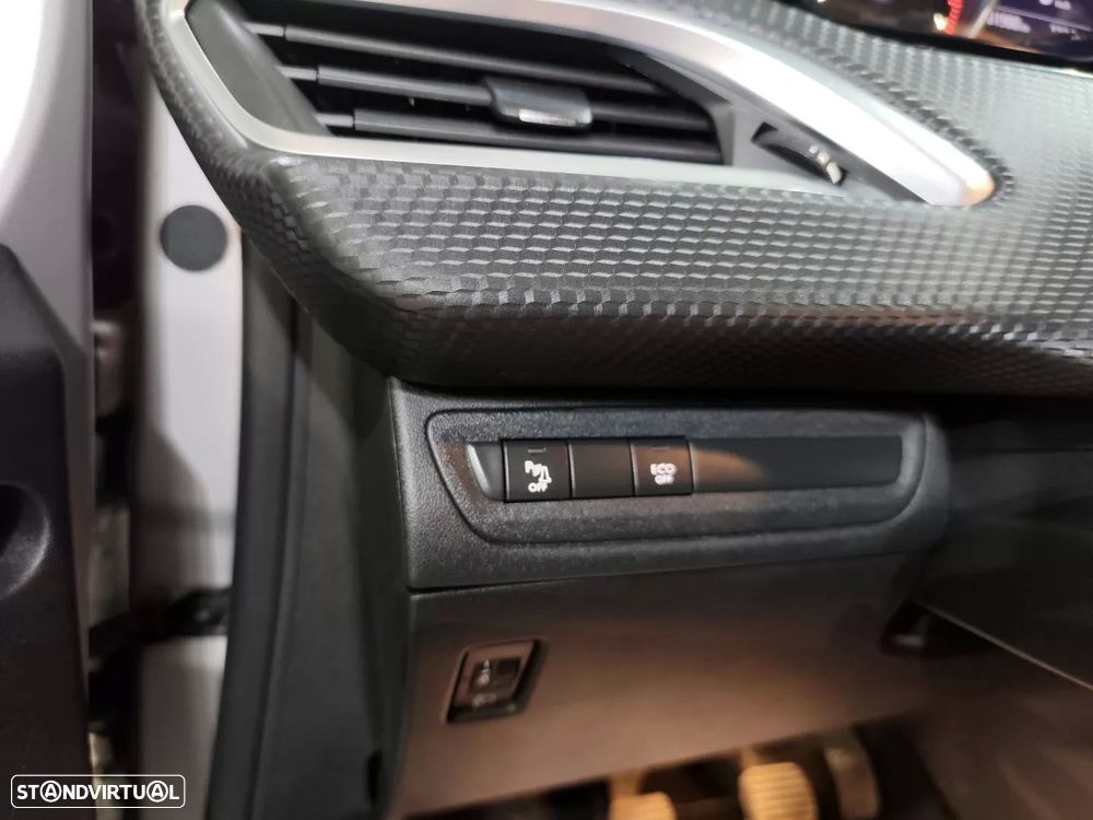 Peugeot 208 1.2 PureTech Allure - 18