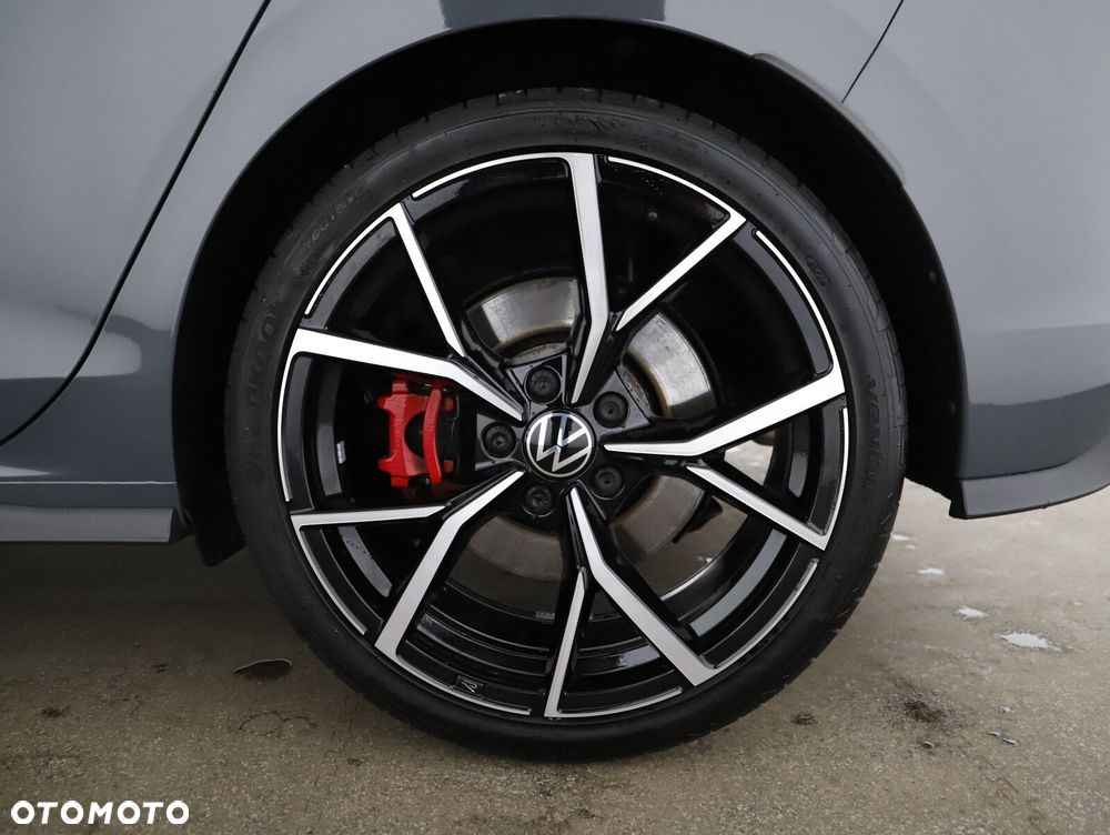 Volkswagen Golf - 22