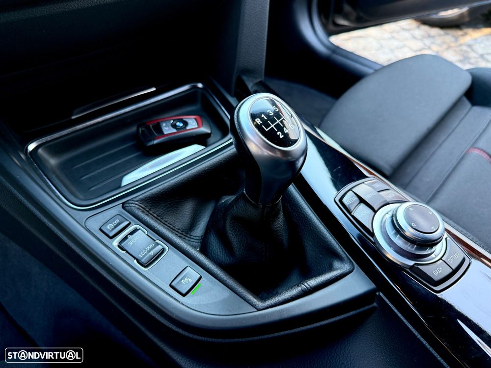 BMW 318 d Touring Line Sport - 39
