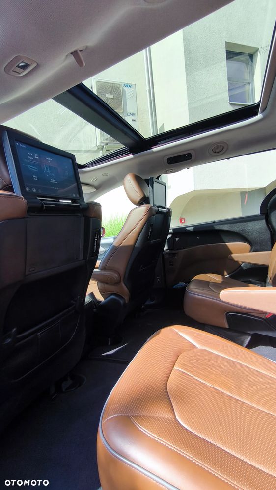 Chrysler Pacifica - 11