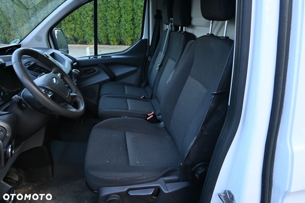 Ford TRANSIT CUSTOM - 24