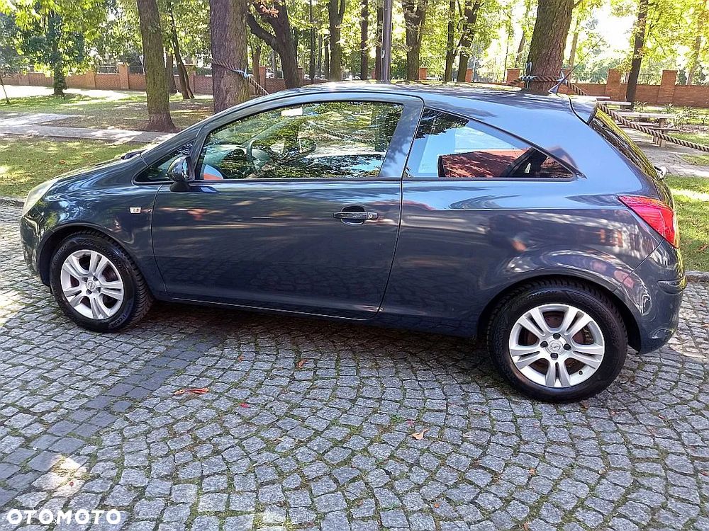 Opel Corsa 1.4 16V Cosmo - 2