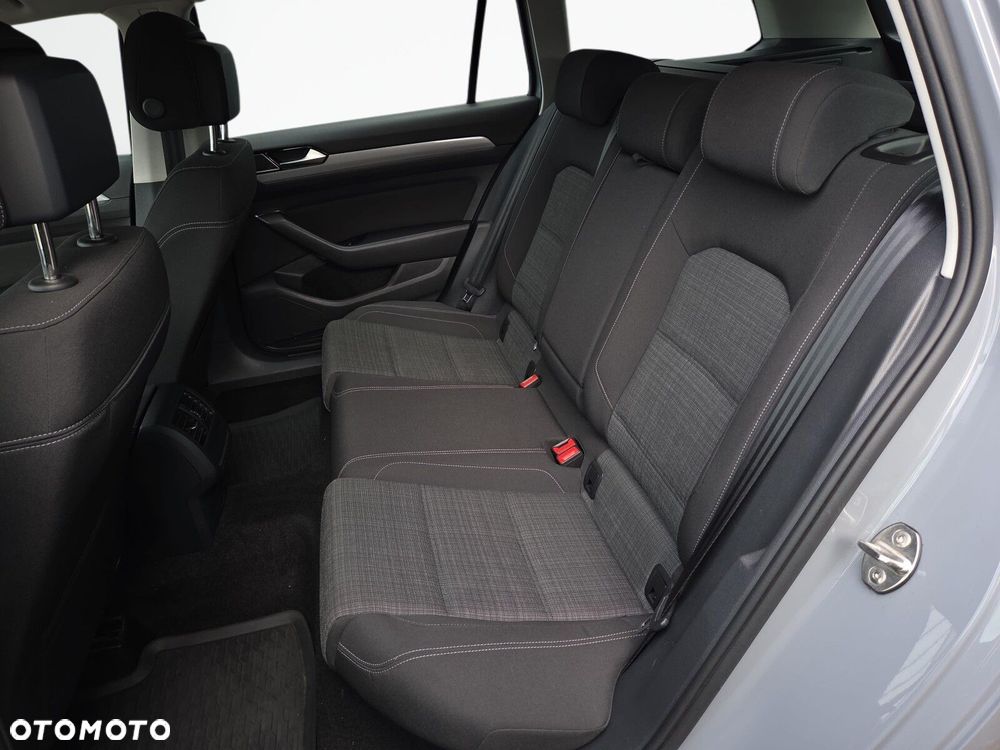Volkswagen Passat Variant 2.0 TDI EVO Essence DSG - 13