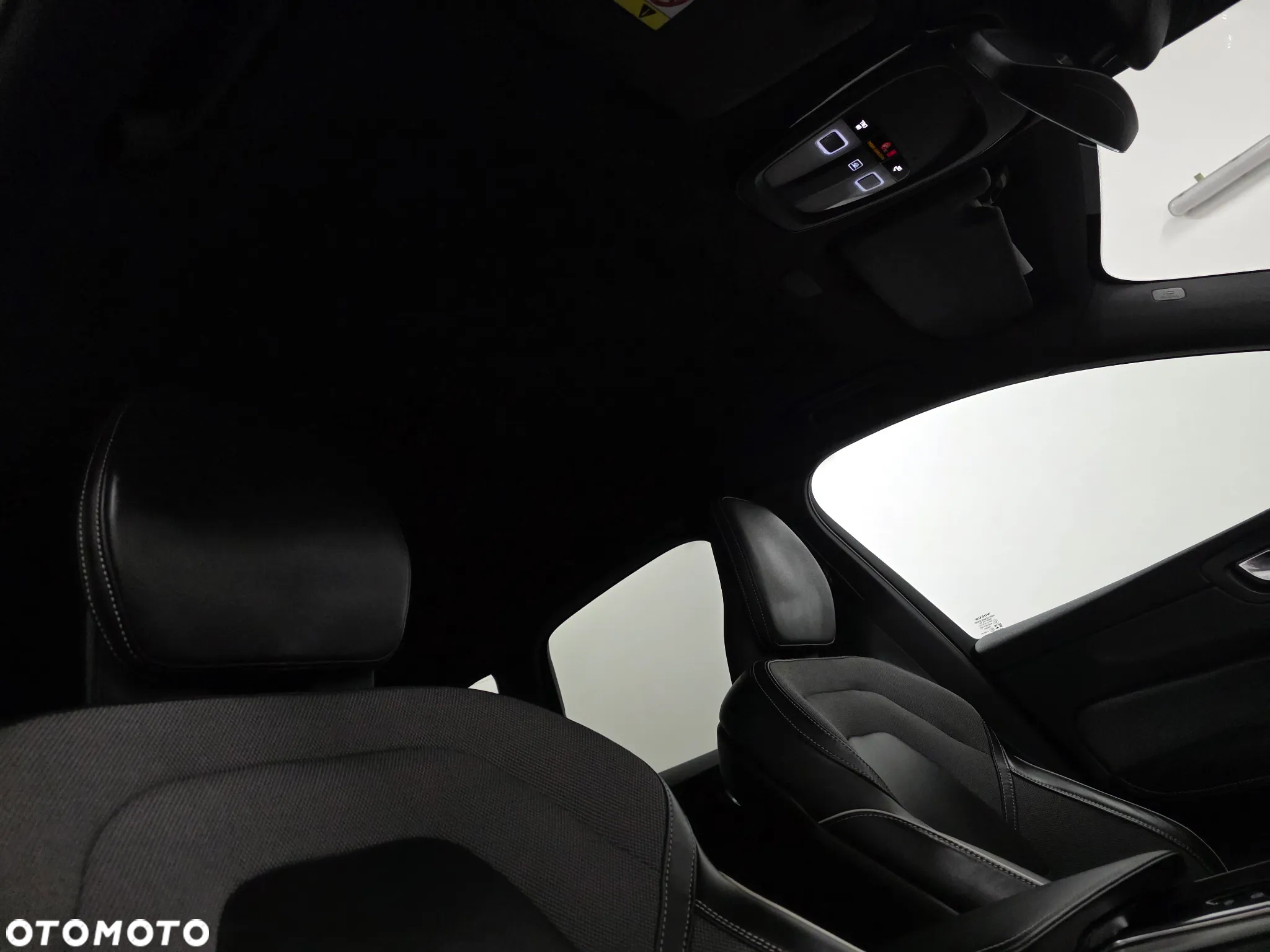 Volvo XC 60 B4 D AWD Plus Dark - 27