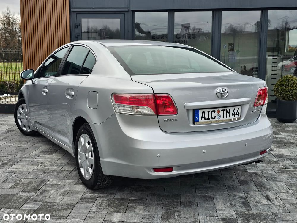 Toyota Avensis 1.8 Comfort - 4