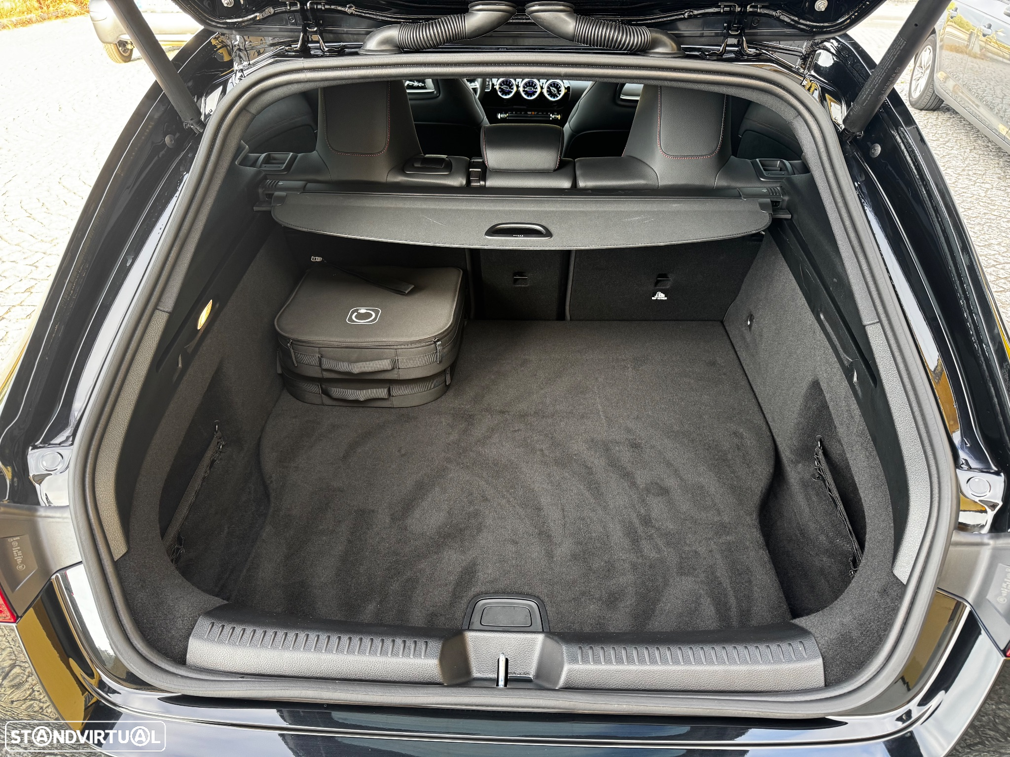 Mercedes-Benz CLA 250 e Shooting Brake AMG Line - 28