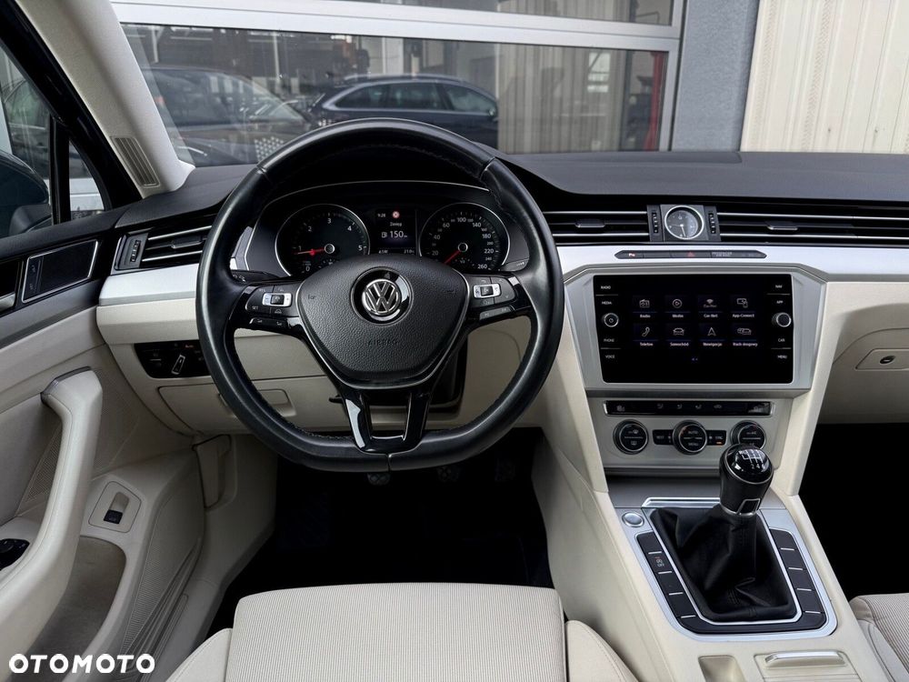 Volkswagen Passat 2.0 TDI SCR Comfortline - 14