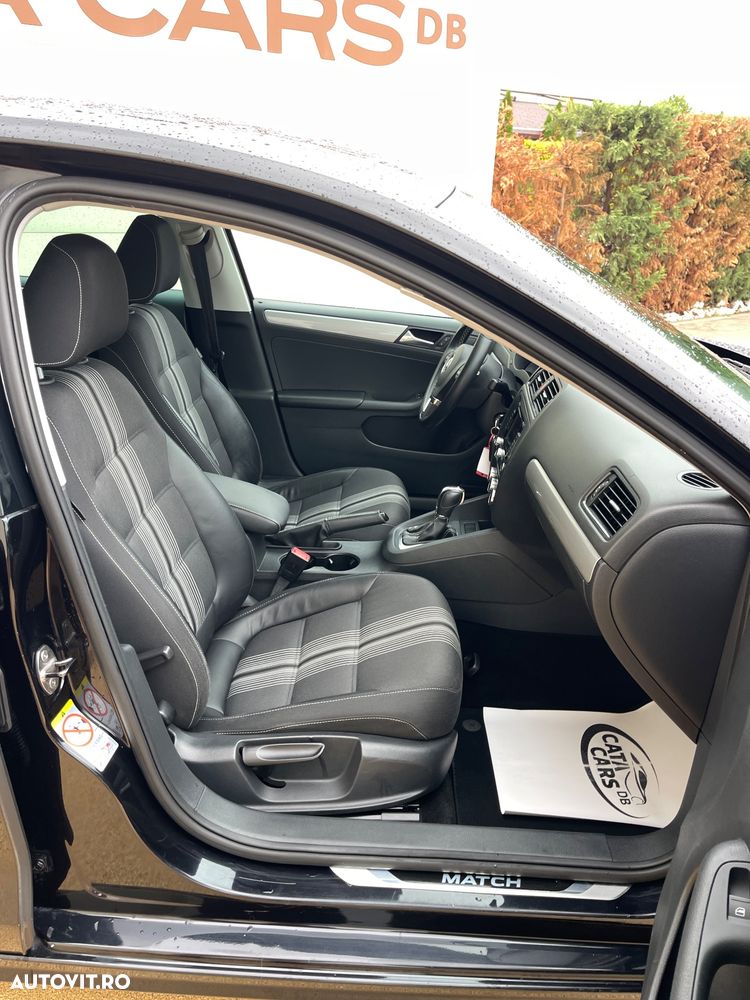 Volkswagen Jetta 1.6 TDI DSG Comfortline - 24