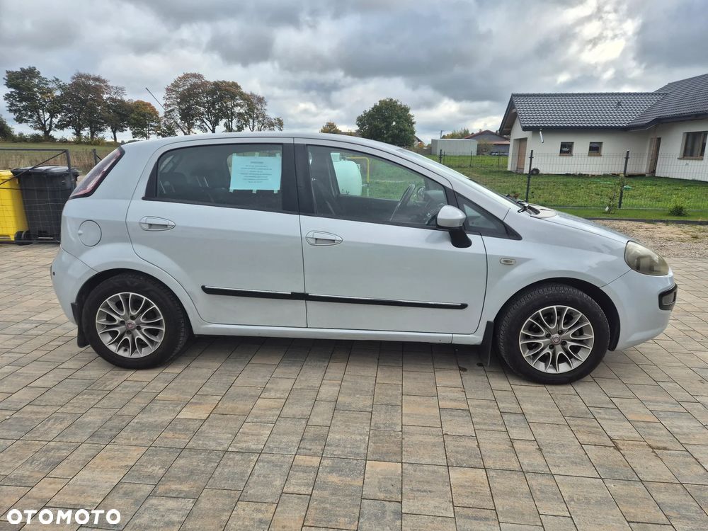 Fiat Grande Punto 2011 photo 4