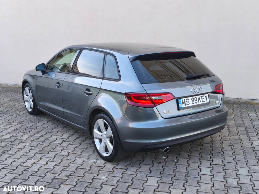 Audi A3 Sportback 1.6 TDI S tronic Ambiente - 4