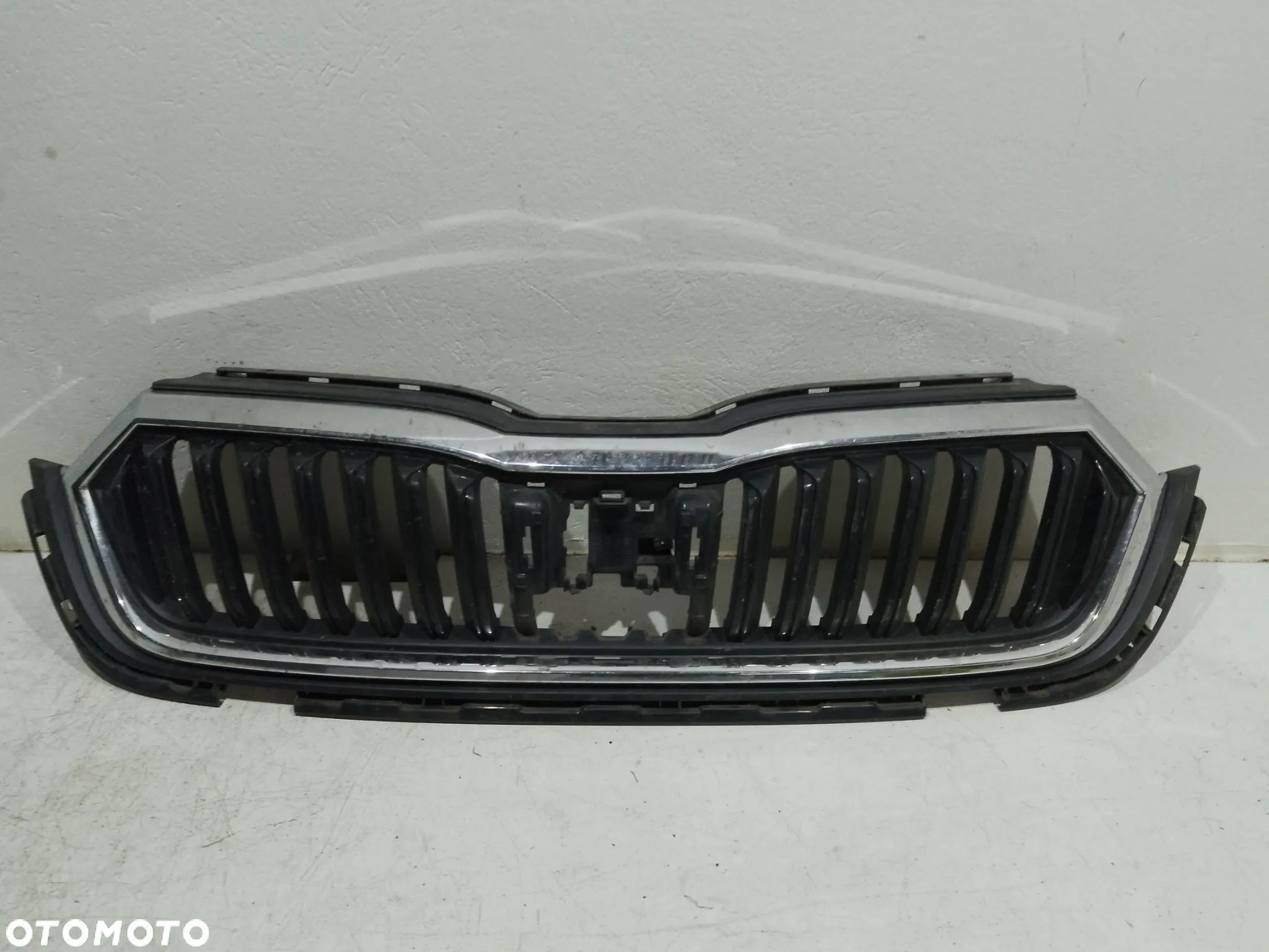 SKODA OCTAVIA IV 4 2020– ATRAPA GRILL Z RADAREM – ORYGINAŁ - 1