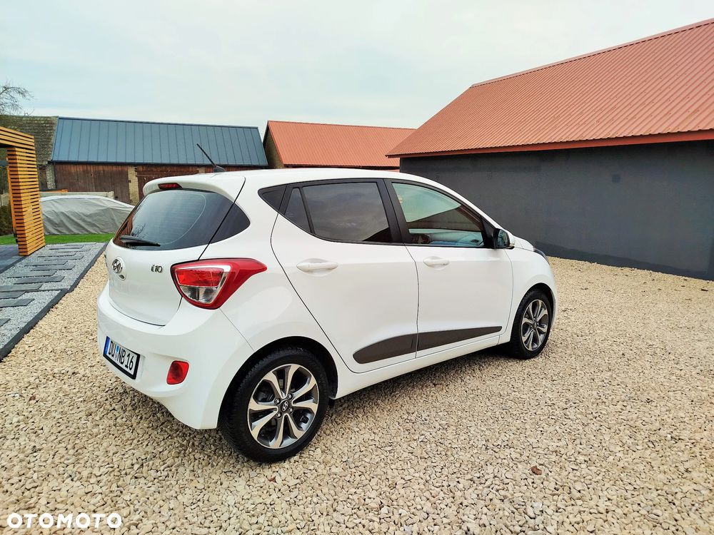 Hyundai i10 1.0 Fifa World Cup Edition - 25