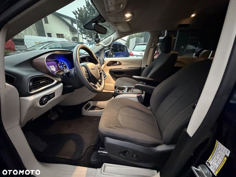 Chrysler Pacifica - 9