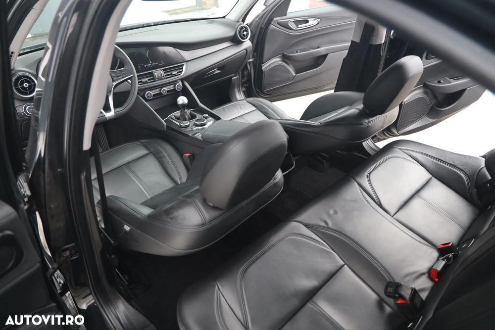 Alfa Romeo Giulia 2.2 - 9