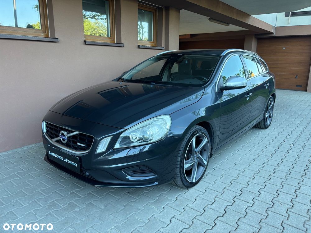 Volvo V60 D3 Geartronic R-Design - 1