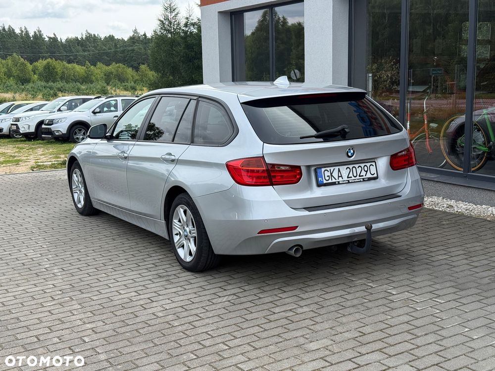 BMW Seria 3 318d Sport Line - 13
