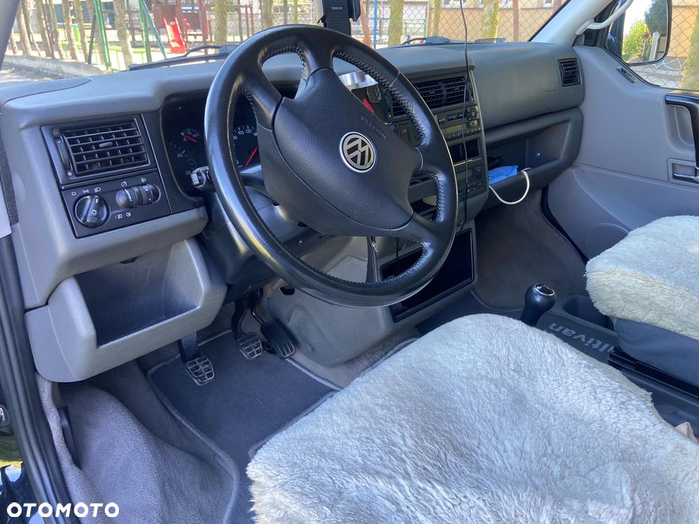 Volkswagen Multivan - 12
